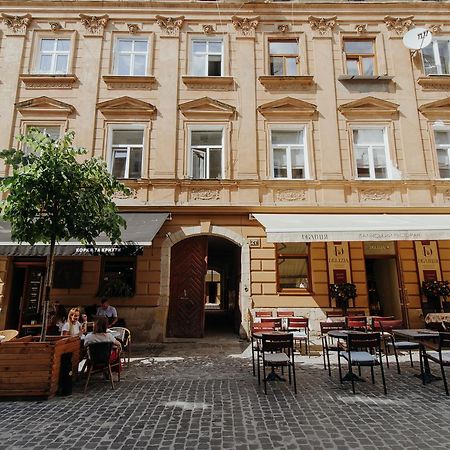 Apartment On Lesi Ukrainky リヴィウ エクステリア 写真