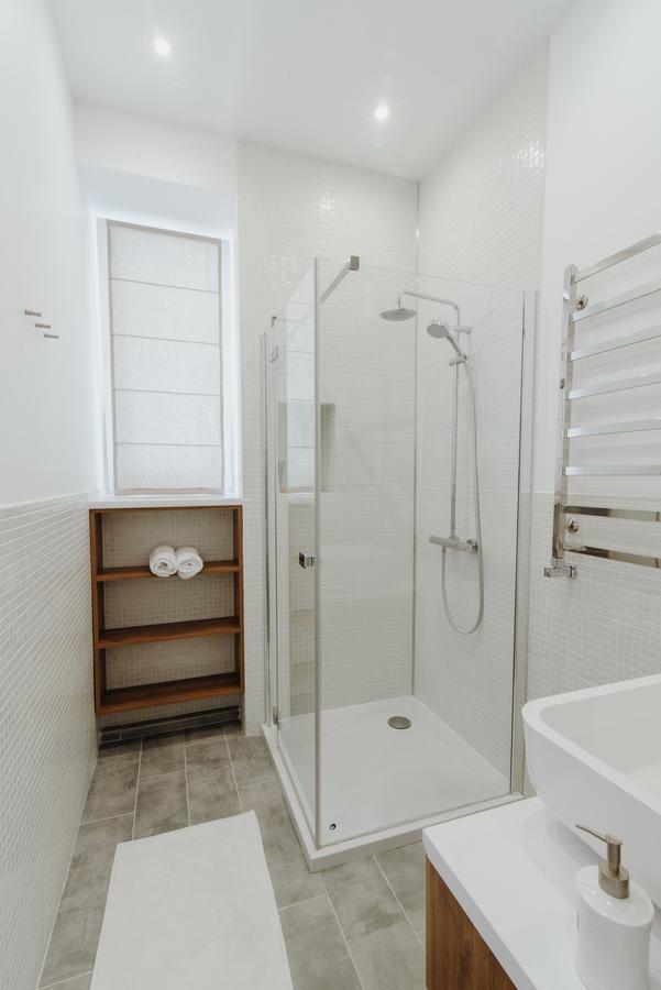 Apartment On Lesi Ukrainky リヴィウ エクステリア 写真