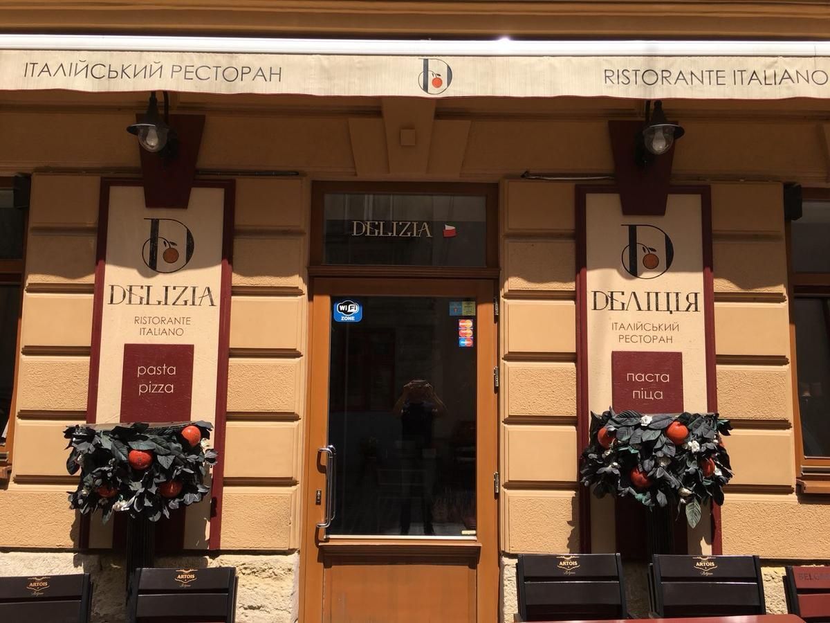Apartment On Lesi Ukrainky リヴィウ エクステリア 写真